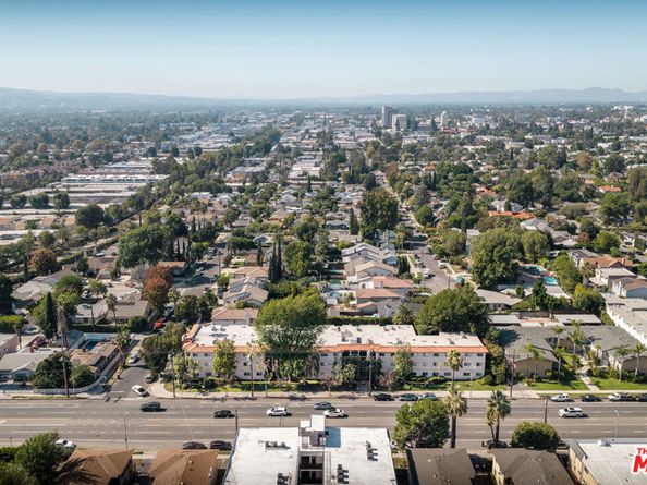 6121 Woodman Avenue, Van Nuys CA 91401