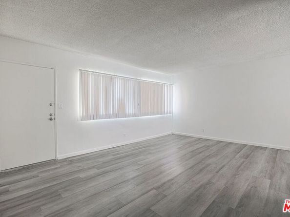 6121 Woodman Avenue, Van Nuys CA 91401