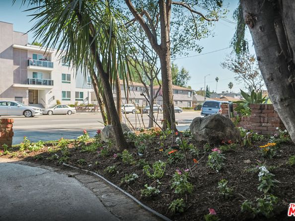 6121 Woodman Avenue, Van Nuys CA 91401