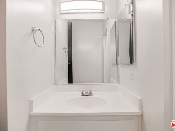 6121 Woodman Avenue, Van Nuys CA 91401