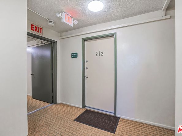 6121 Woodman Avenue, Van Nuys CA 91401