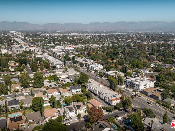6121 Woodman Avenue, Van Nuys CA 91401