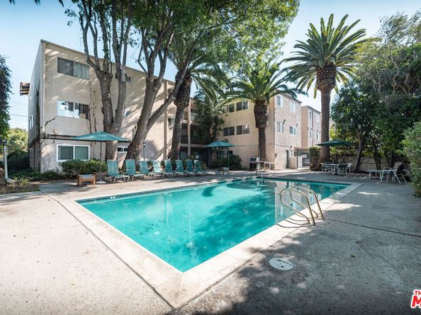 6121 Woodman Avenue, Van Nuys CA 91401