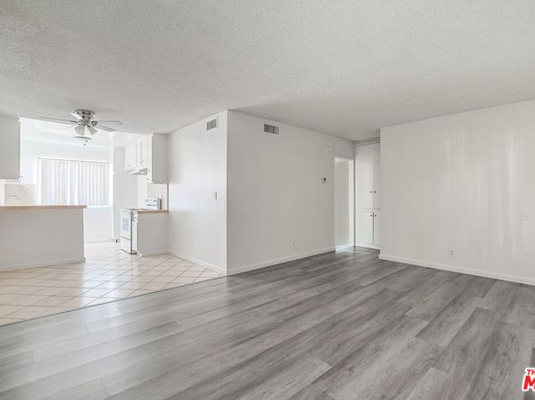 6121 Woodman Avenue, Van Nuys CA 91401