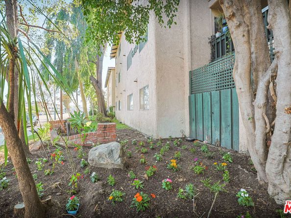 6121 Woodman Avenue, Van Nuys CA 91401