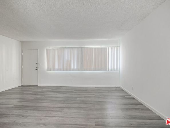 6121 Woodman Avenue, Van Nuys CA 91401