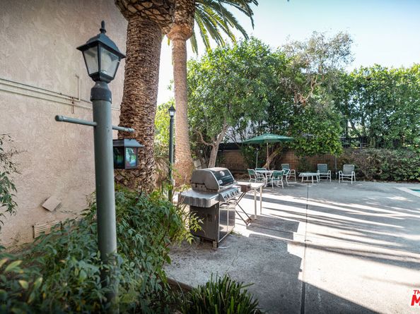 6121 Woodman Avenue, Van Nuys CA 91401