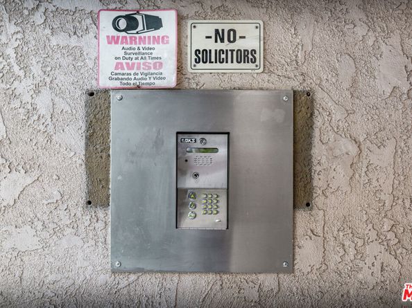 6121 Woodman Avenue, Van Nuys CA 91401