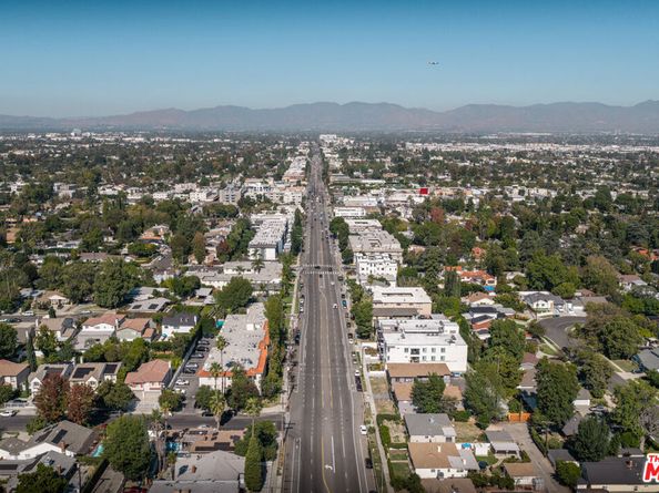 6121 Woodman Avenue, Van Nuys CA 91401
