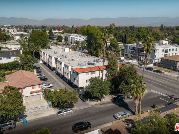 6121 Woodman Avenue, Van Nuys CA 91401