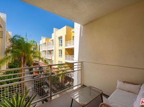 21301 Erwin Street 408, Woodland Hills CA 91367