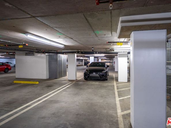 21301 Erwin Street 408, Woodland Hills CA 91367