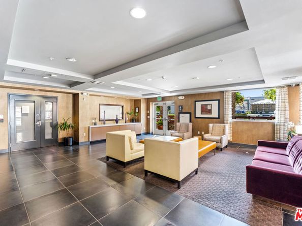 21301 Erwin Street 408, Woodland Hills CA 91367