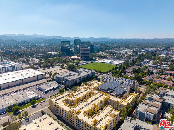 21301 Erwin Street 408, Woodland Hills CA 91367