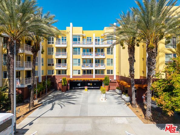 21301 Erwin Street 408, Woodland Hills CA 91367