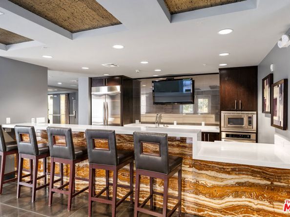 21301 Erwin Street 408, Woodland Hills CA 91367