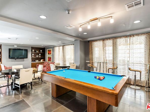 21301 Erwin Street 408, Woodland Hills CA 91367