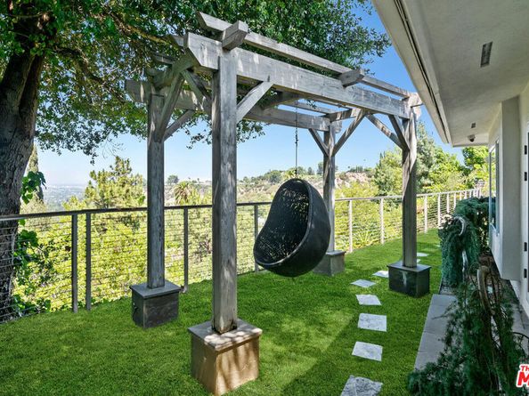 3482 Vista Haven Road, Sherman Oaks CA 91403