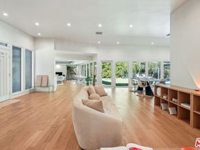 4900 Queen Victoria Road, Woodland Hills CA 91364