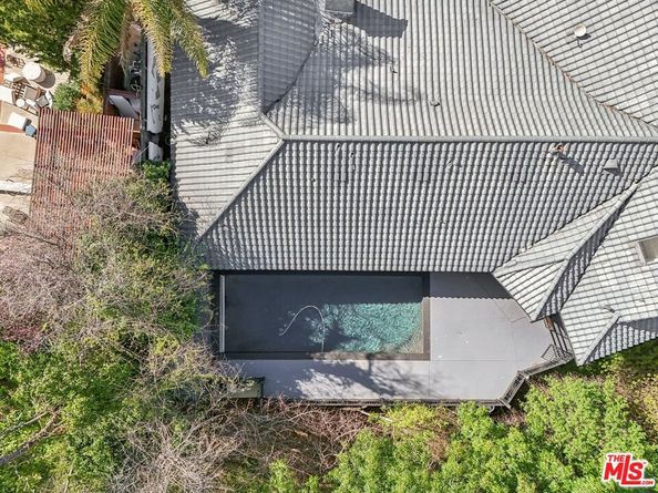 4900 Queen Victoria Road, Woodland Hills CA 91364