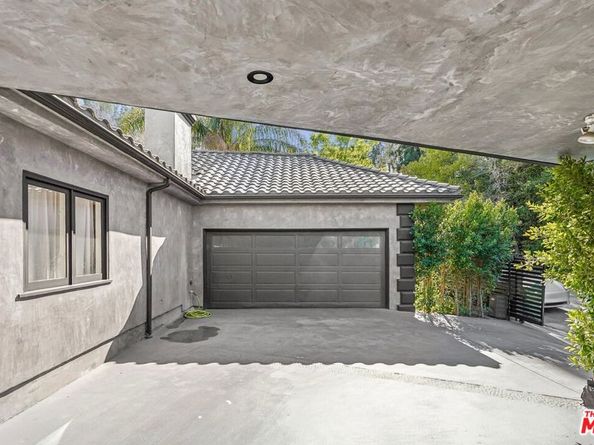 4900 Queen Victoria Road, Woodland Hills CA 91364