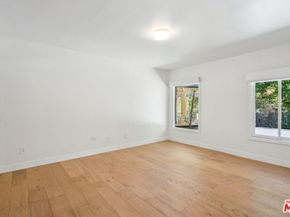 4900 Queen Victoria Road, Woodland Hills CA 91364