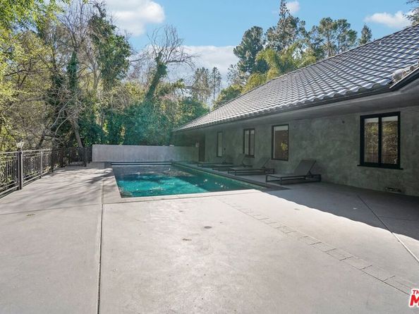 4900 Queen Victoria Road, Woodland Hills CA 91364