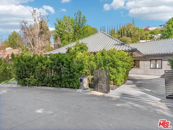 4900 Queen Victoria Road, Woodland Hills CA 91364