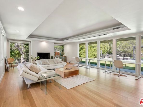 4900 Queen Victoria Road, Woodland Hills CA 91364