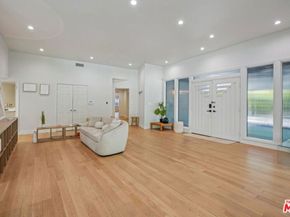 4900 Queen Victoria Road, Woodland Hills CA 91364