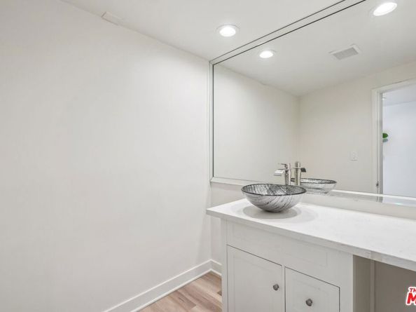 4900 Queen Victoria Road, Woodland Hills CA 91364