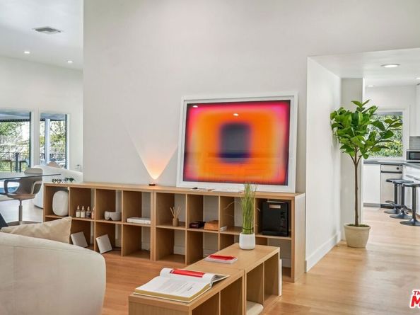 4900 Queen Victoria Road, Woodland Hills CA 91364