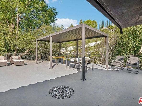 4900 Queen Victoria Road, Woodland Hills CA 91364