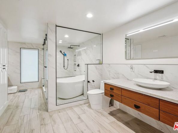 4900 Queen Victoria Road, Woodland Hills CA 91364