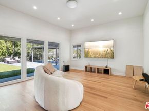 4900 Queen Victoria Road, Woodland Hills CA 91364