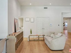 4900 Queen Victoria Road, Woodland Hills CA 91364