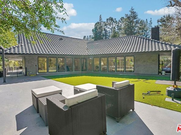 4900 Queen Victoria Road, Woodland Hills CA 91364