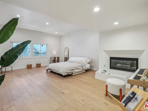 4900 Queen Victoria Road, Woodland Hills CA 91364