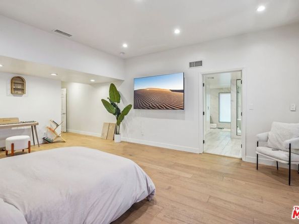 4900 Queen Victoria Road, Woodland Hills CA 91364