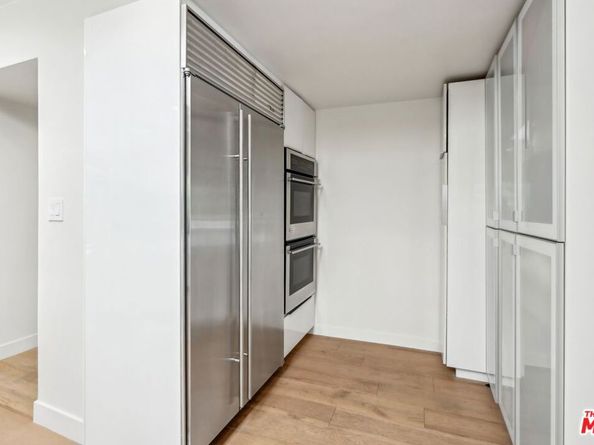 4900 Queen Victoria Road, Woodland Hills CA 91364