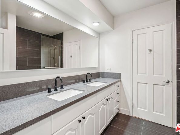 4900 Queen Victoria Road, Woodland Hills CA 91364