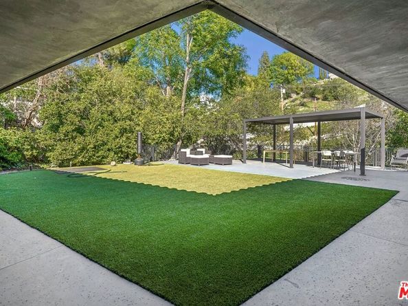 4900 Queen Victoria Road, Woodland Hills CA 91364