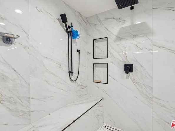 4900 Queen Victoria Road, Woodland Hills CA 91364