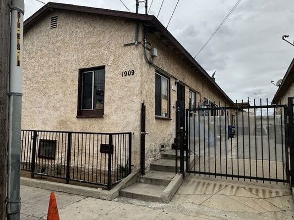 1909 Johnston Street, Los Angeles CA 90031