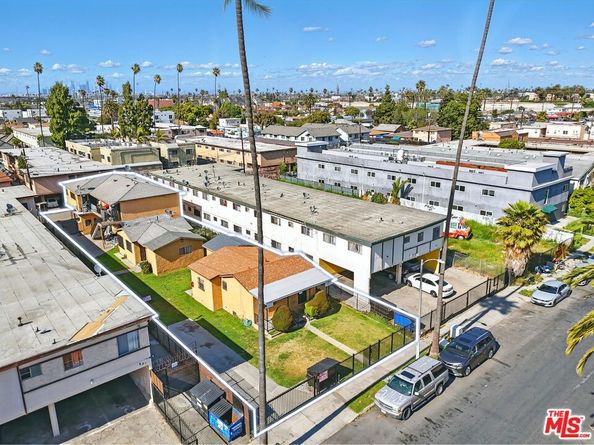627 W 82nd Street, Los Angeles CA 90044