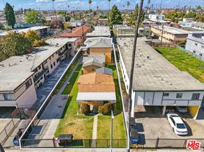 627 W 82nd Street, Los Angeles CA 90044