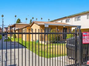 627 W 82nd Street, Los Angeles CA 90044