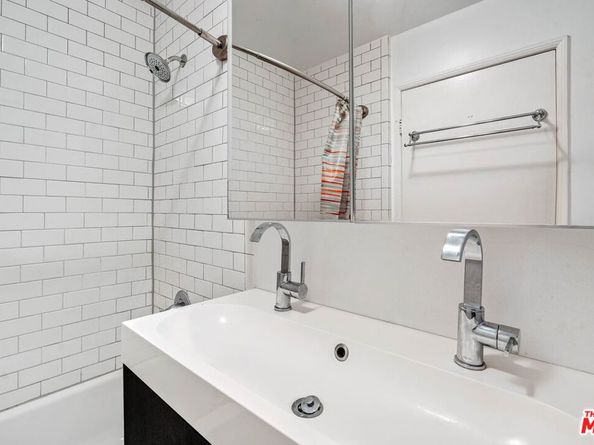 845 Brooks Avenue 1, Venice CA 90291