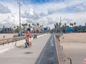 845 Brooks Avenue 1, Venice CA 90291