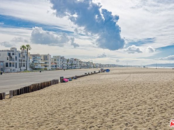 845 Brooks Avenue 1, Venice CA 90291